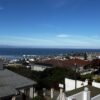 Il panorama perfetto… dietro i cancelli e il filo elettrico